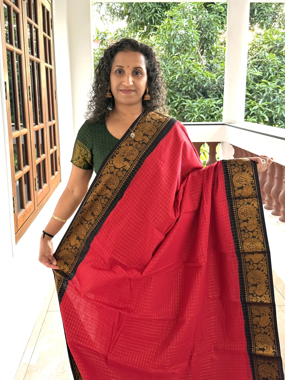 Red And Black Madurai Sungudi Cotton Saree With Zari Kattam And Peacock Border Psc107 1